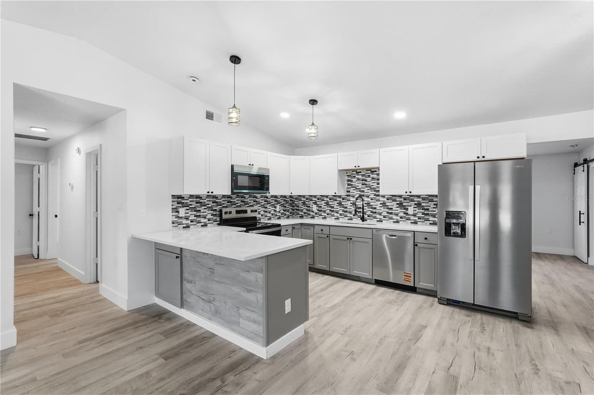 34071 MADISON AVENUE — photo 16 of 42