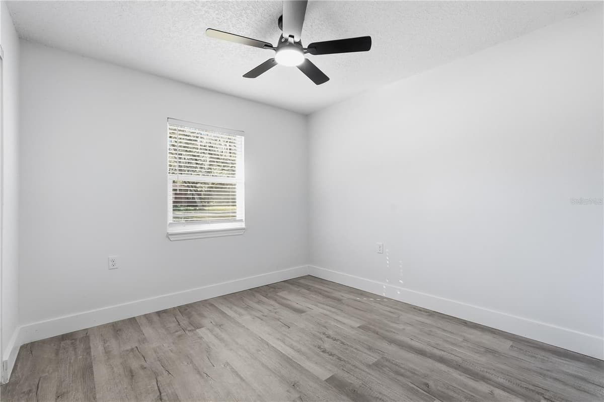 34071 MADISON AVENUE — photo 25 of 42