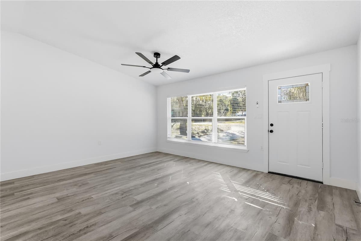 34071 MADISON AVENUE — photo 12 of 42