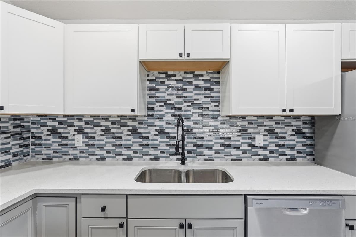 34071 MADISON AVENUE — photo 19 of 42