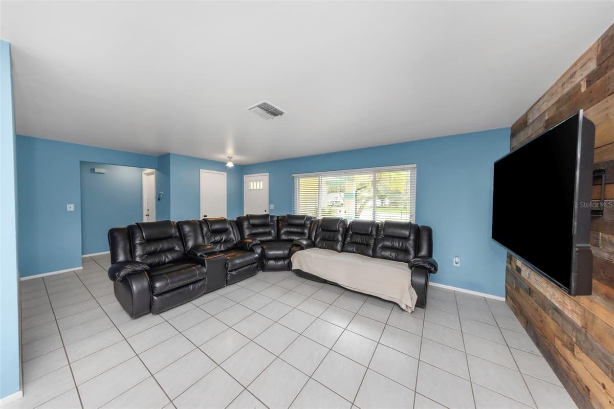 9237 AMAZON DRIVE — photo 3 of 29