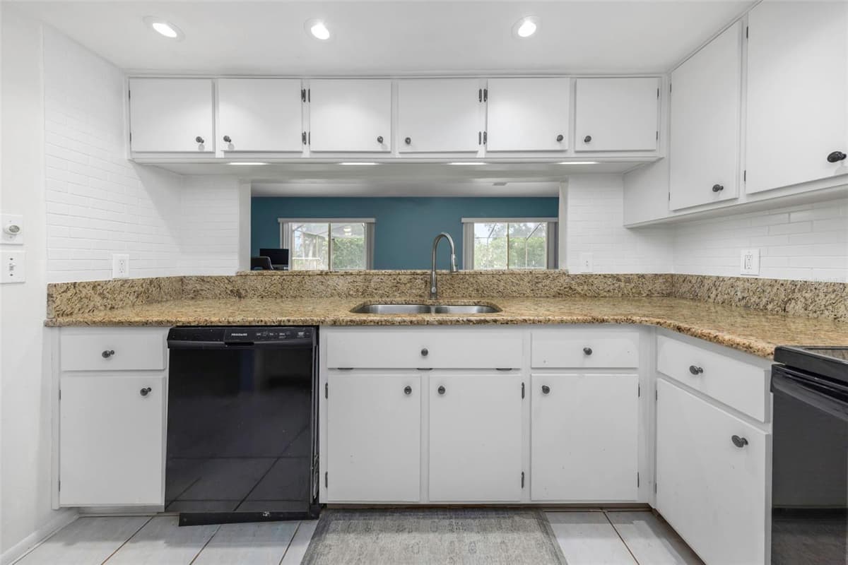 9237 AMAZON DRIVE — photo 5 of 29