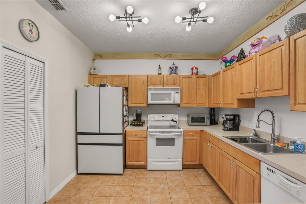 3141 SUN LAKE COURT — photo 12 of 26