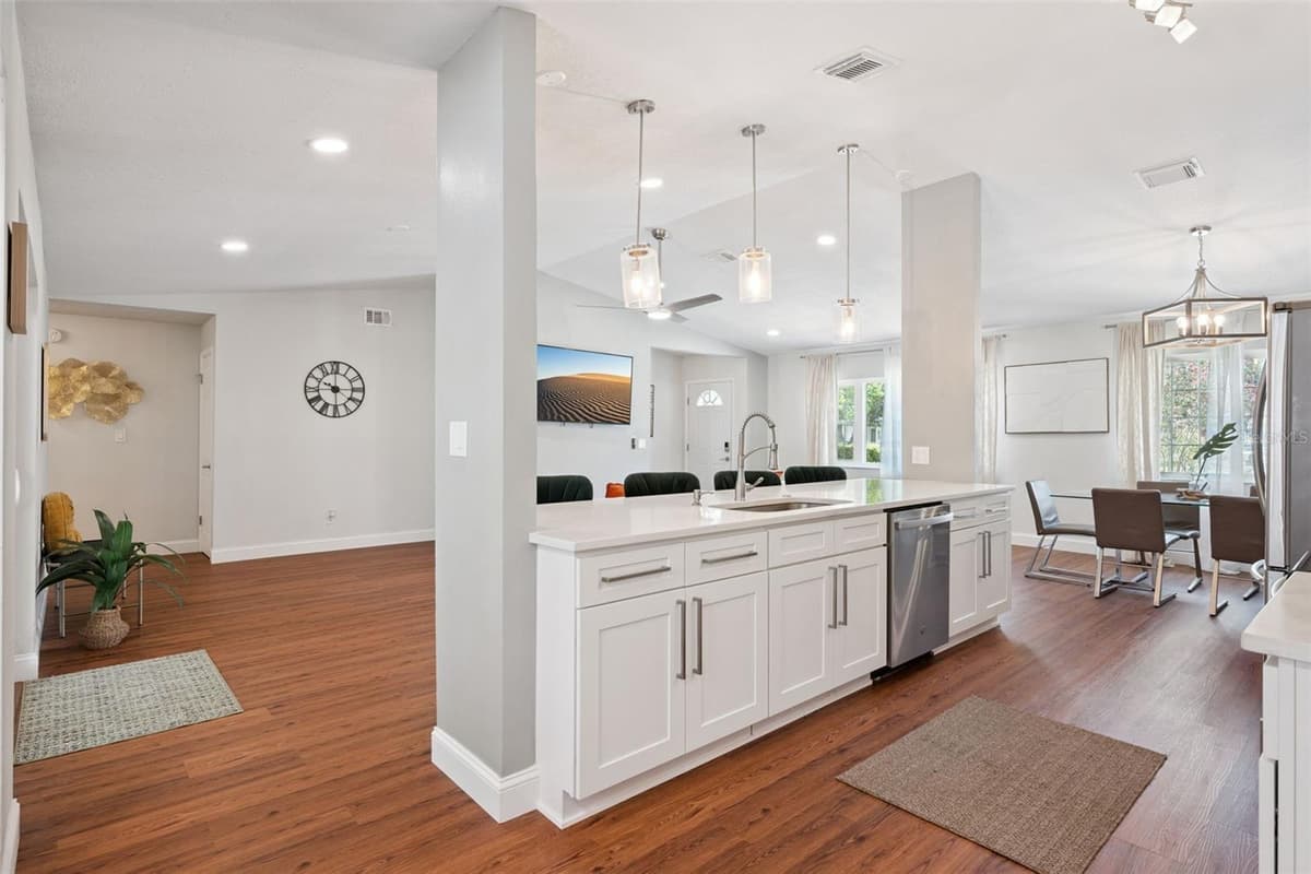 8714 HILL PINE ROAD — photo 6 of 40