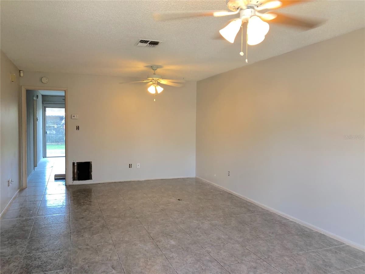 8106 WOODDUCK DRIVE — photo 2 of 20