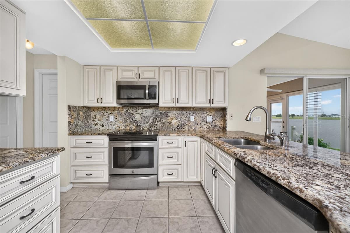 31 MEADOWLARK LANE — photo 15 of 47