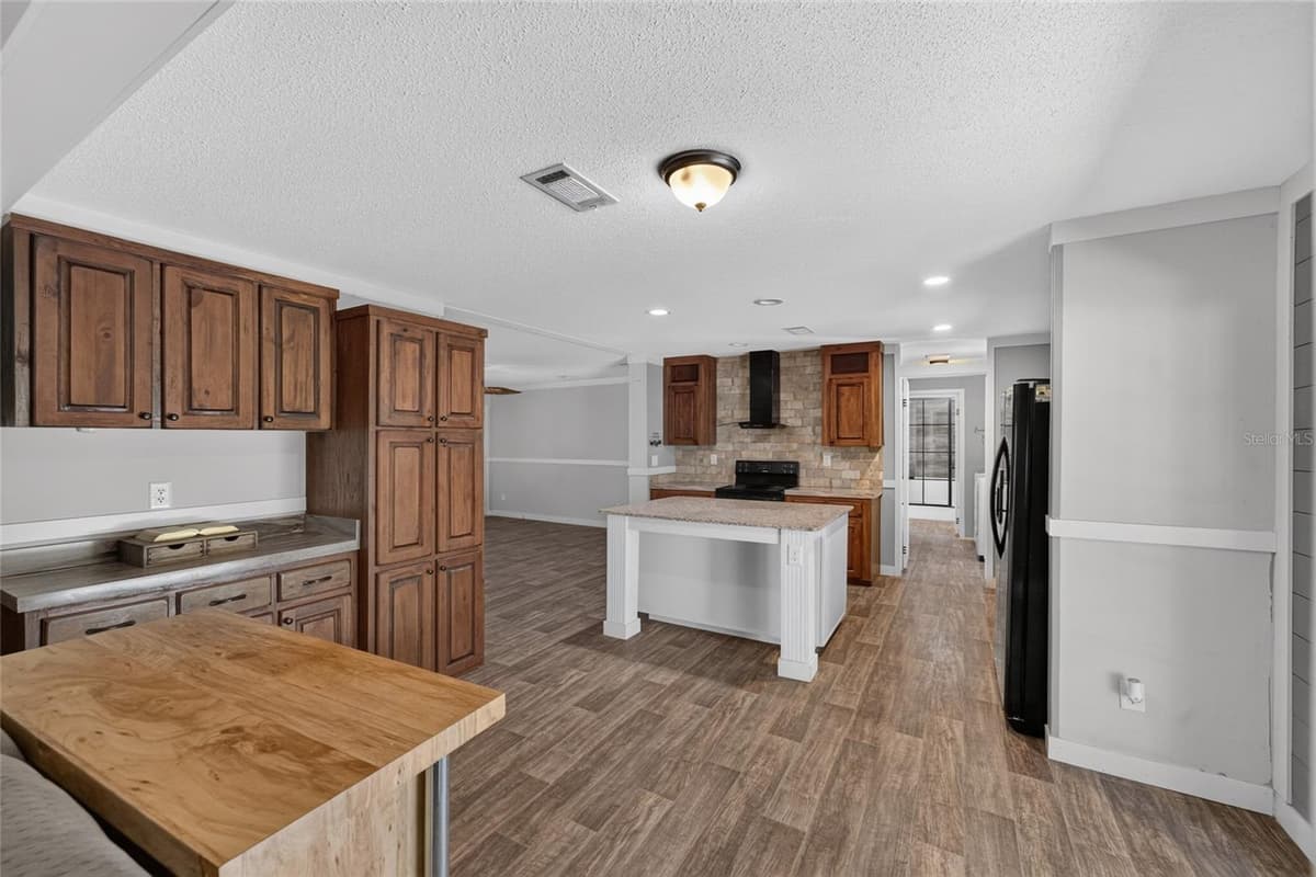 4830 121 AVENUE — photo 4 of 51