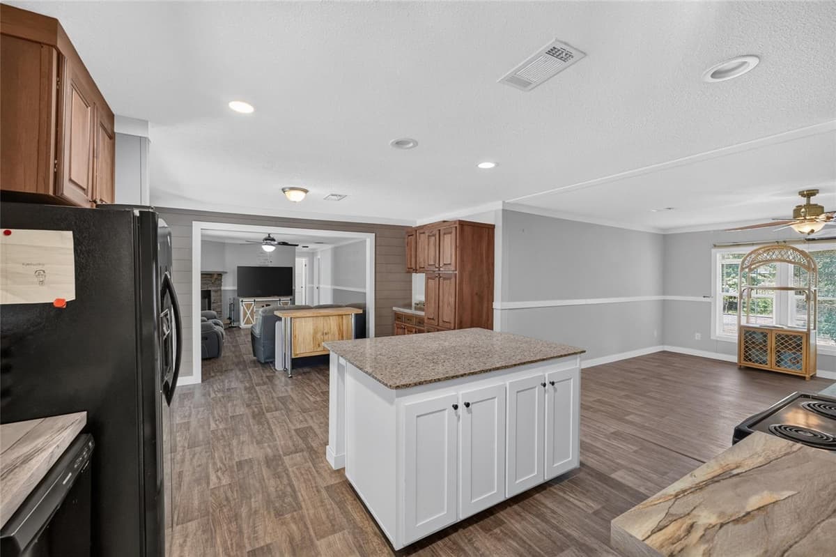 4830 121 AVENUE — photo 3 of 51