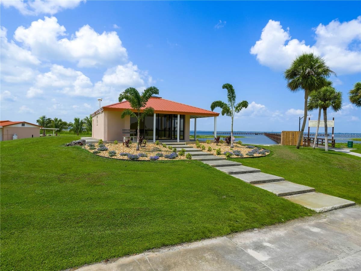 810 PALM AVENUE — photo 33 of 46