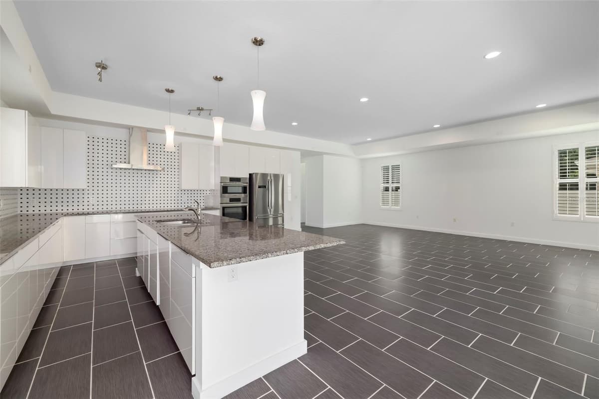 4524 RIVERWOOD AVENUE — photo 6 of 67