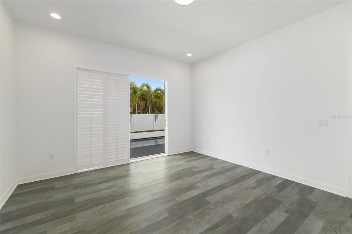 4524 RIVERWOOD AVENUE — photo 33 of 67