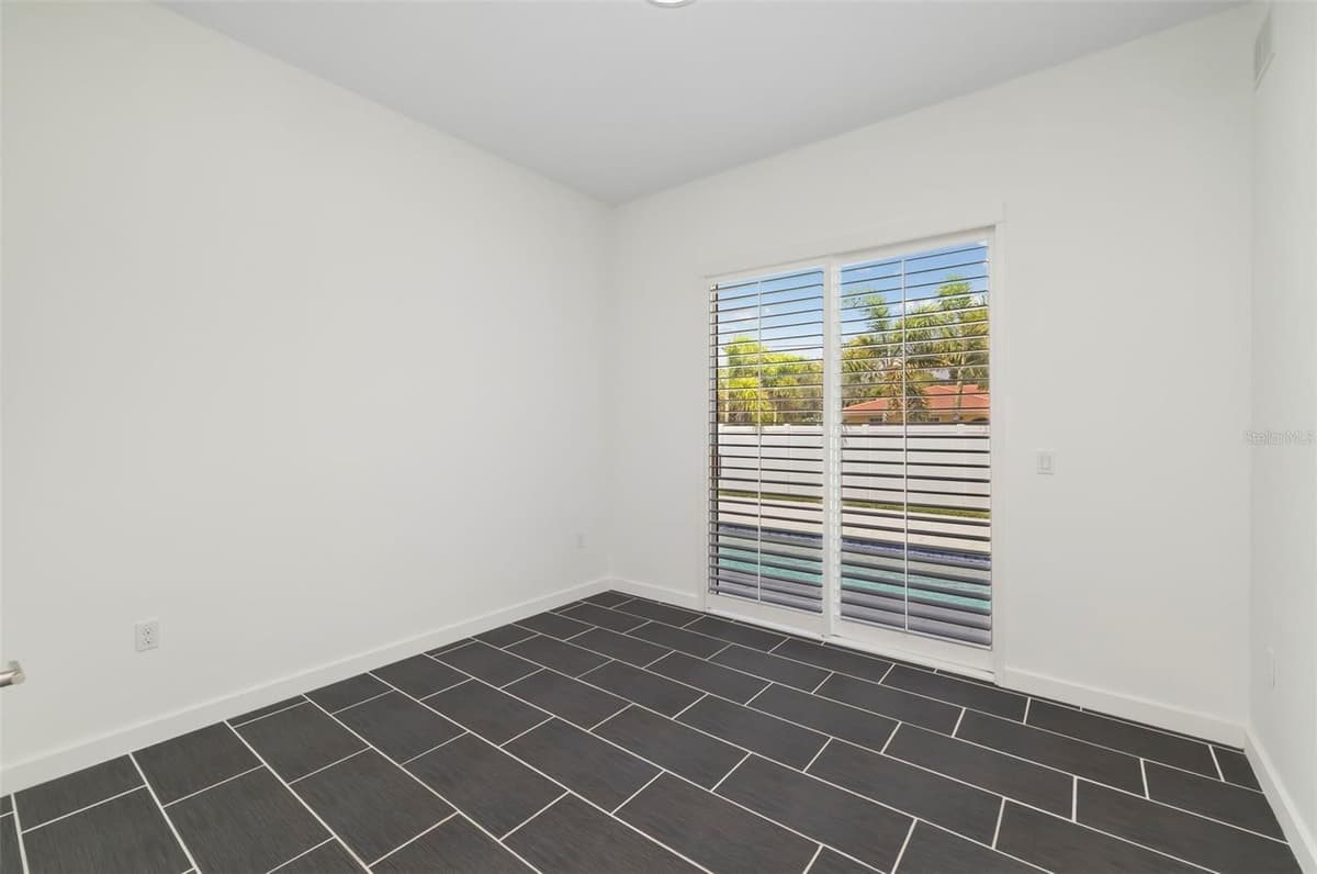 4524 RIVERWOOD AVENUE — photo 25 of 67