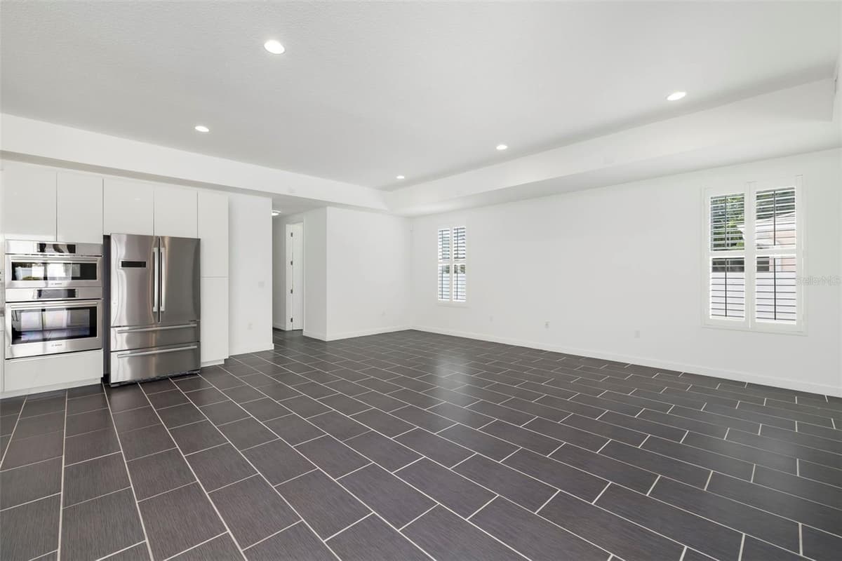 4524 RIVERWOOD AVENUE — photo 15 of 67