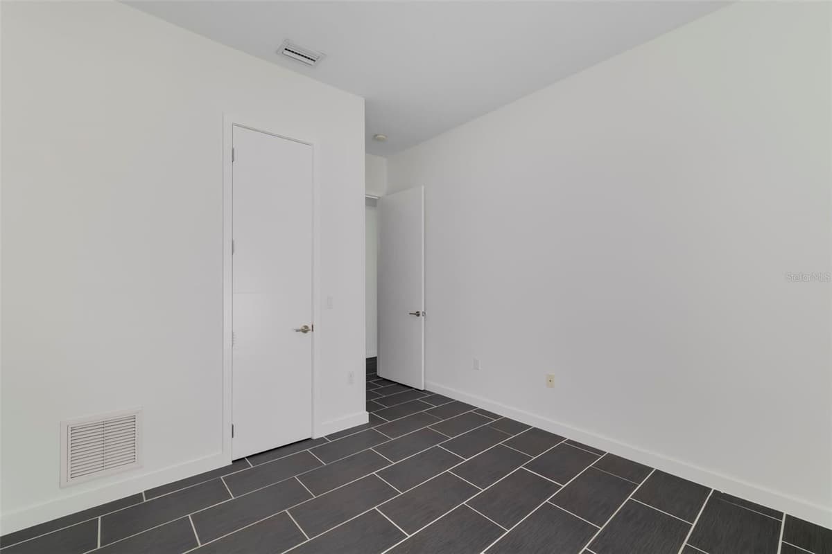 4524 RIVERWOOD AVENUE — photo 24 of 67
