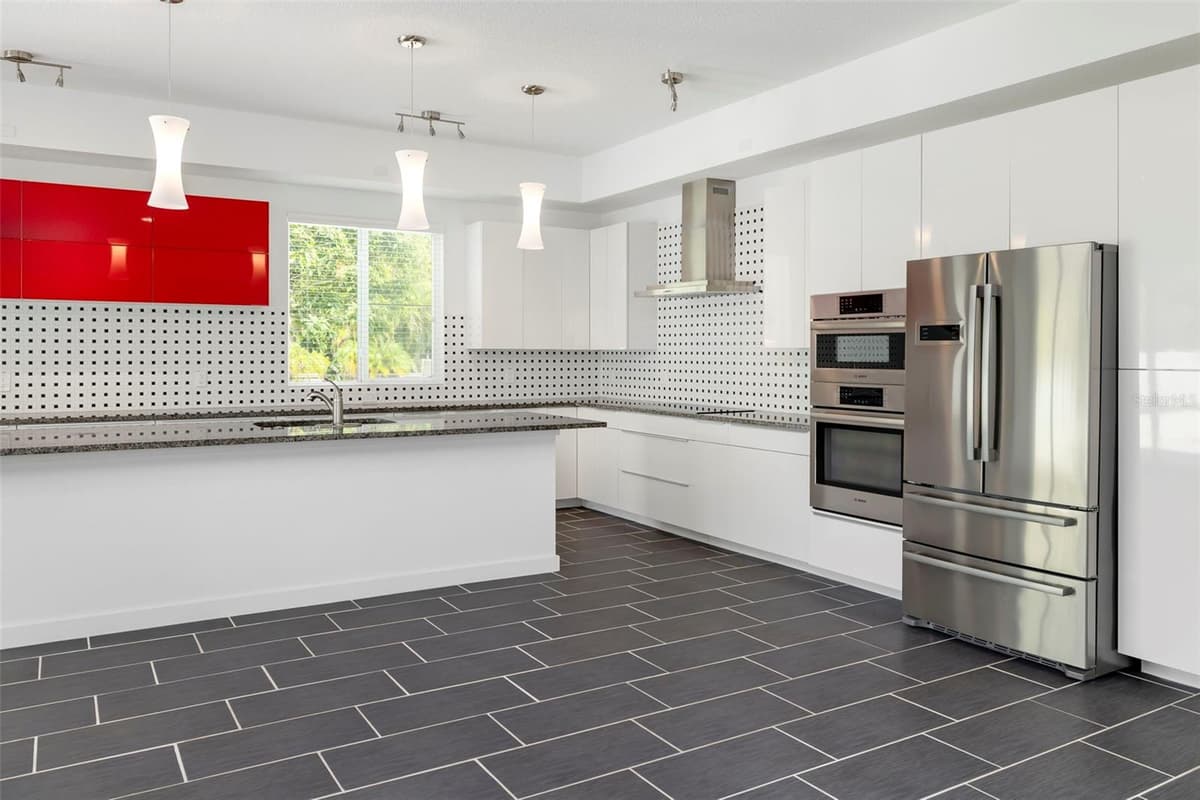 4524 RIVERWOOD AVENUE — photo 12 of 67