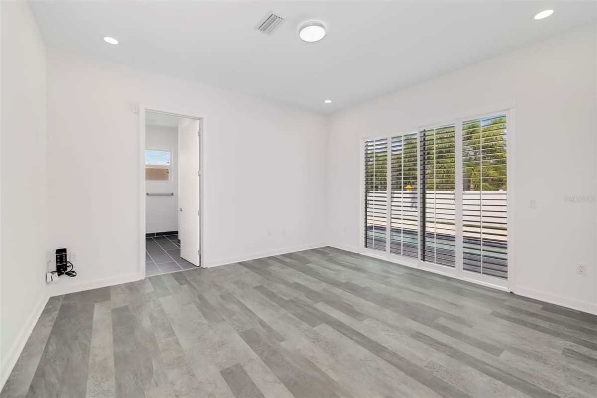 4524 RIVERWOOD AVENUE — photo 32 of 67