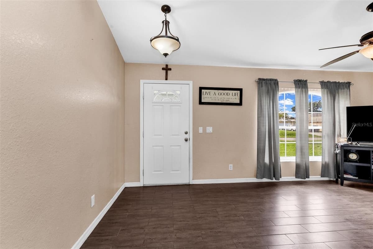 3237 CLEARFIELD STREET — photo 4 of 35
