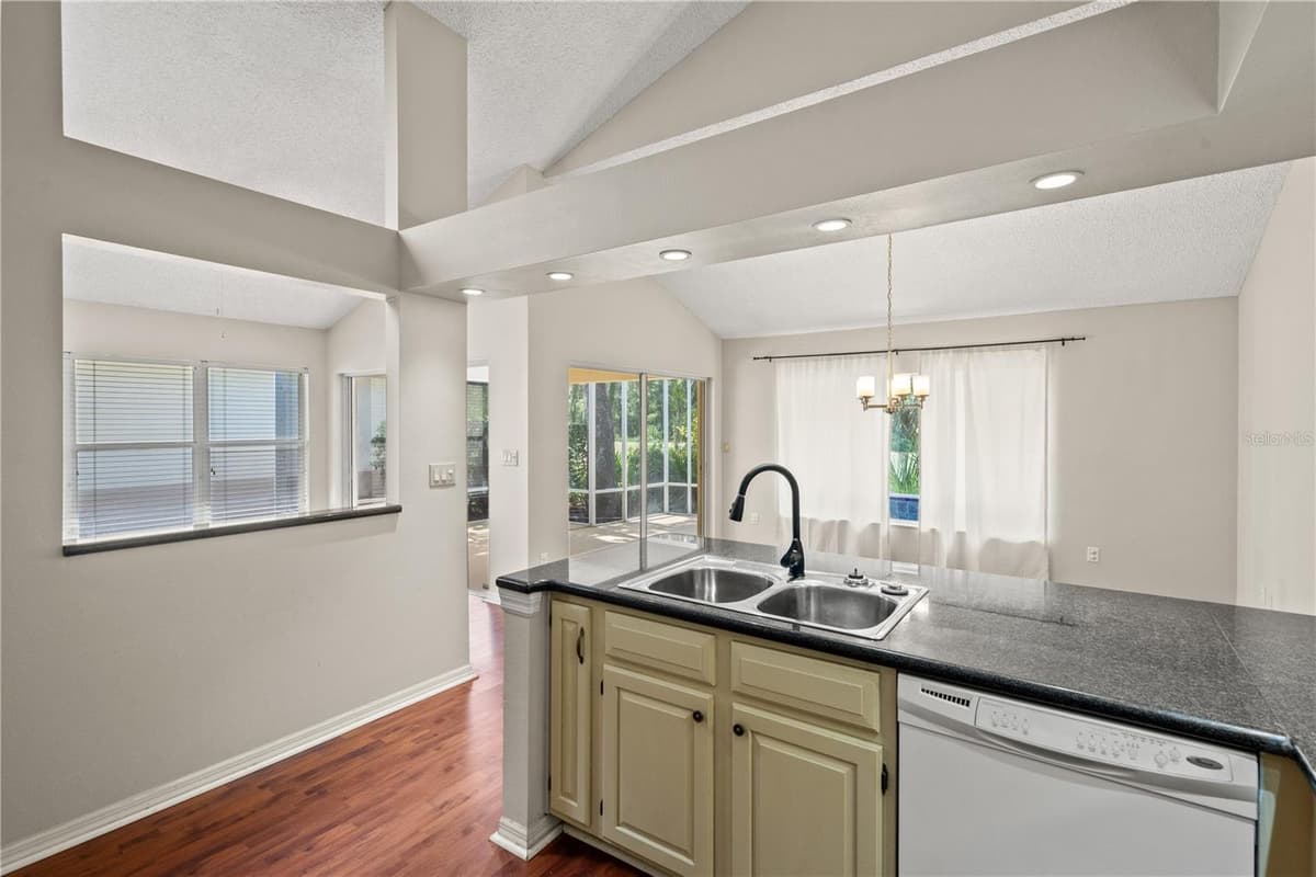 6005 FAIRWAY PALMS COURT — photo 17 of 58