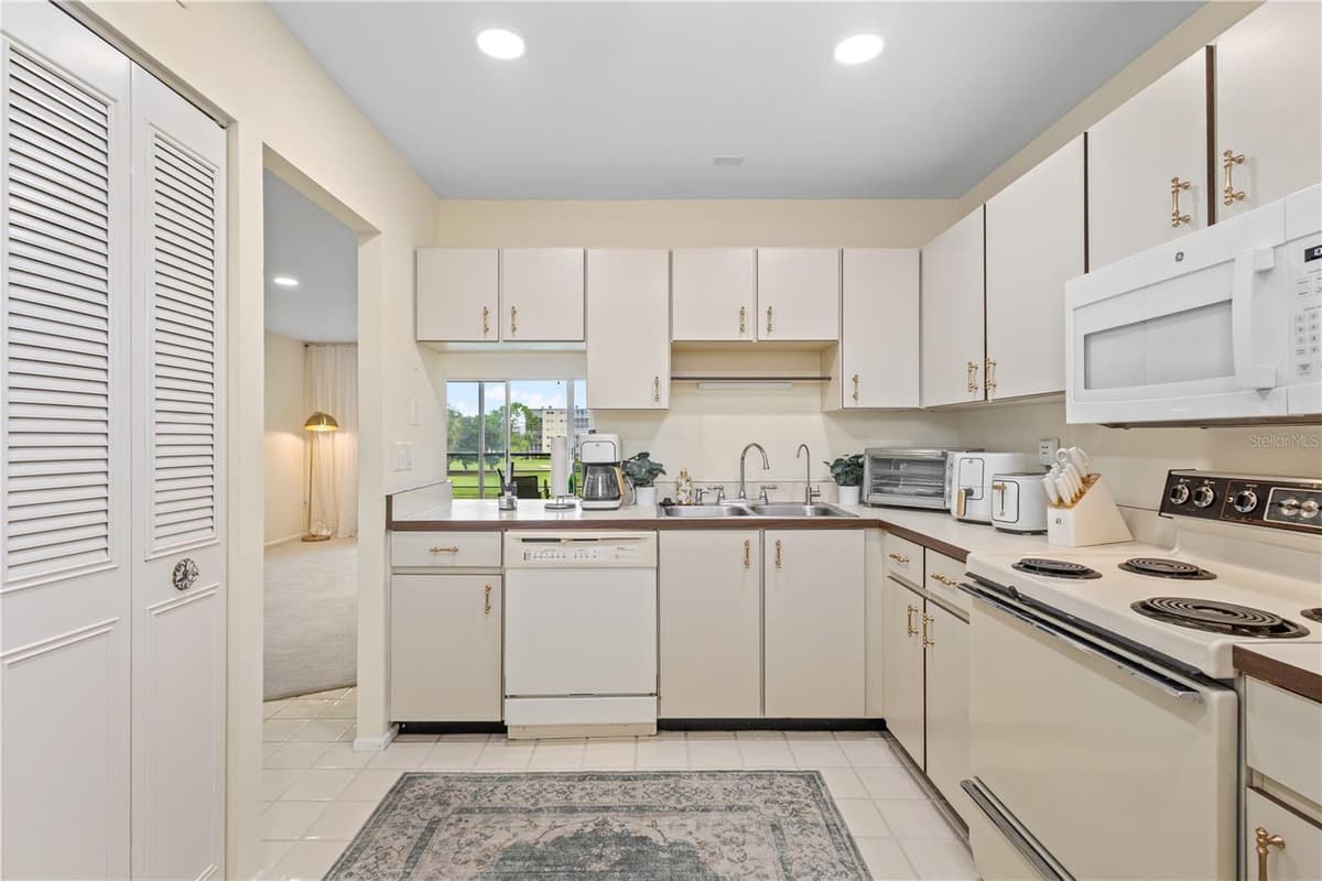 3620 IRONWOOD CIRCLE — photo 13 of 36