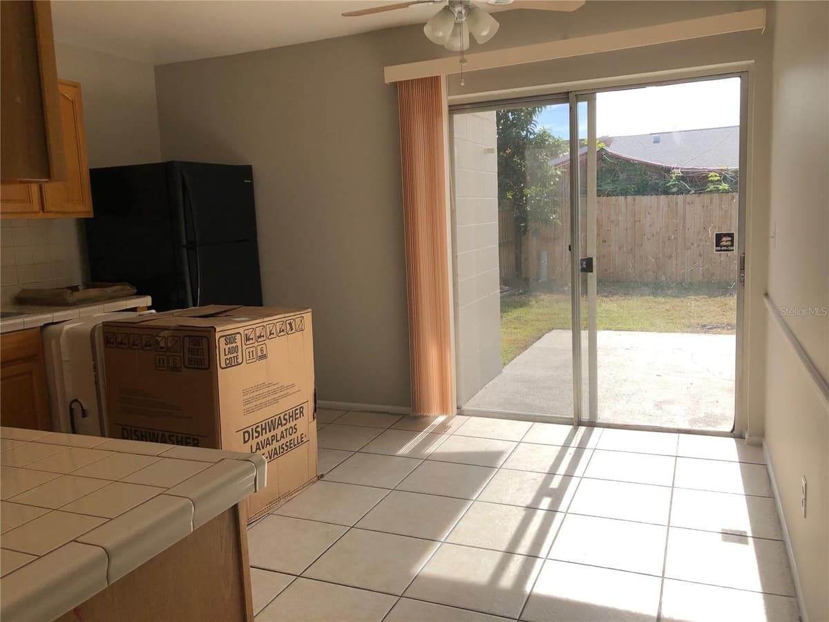 8104 WOODDUCK DRIVE — photo 3 of 18