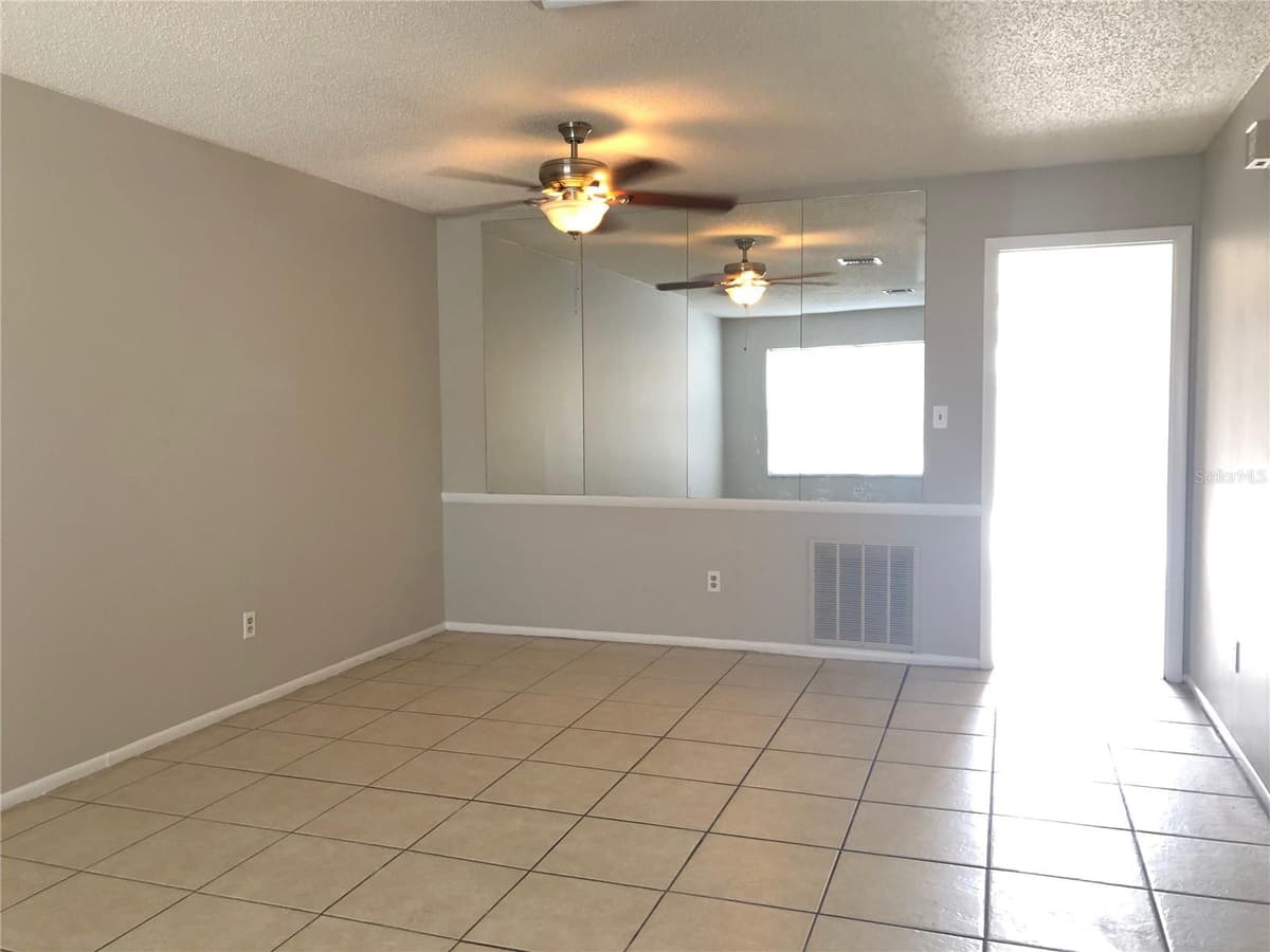 8104 WOODDUCK DRIVE — photo 2 of 18