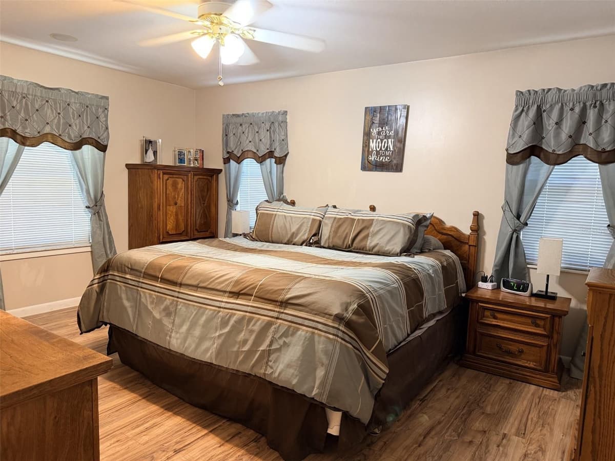 6051 81ST PLACE — photo 4 of 21