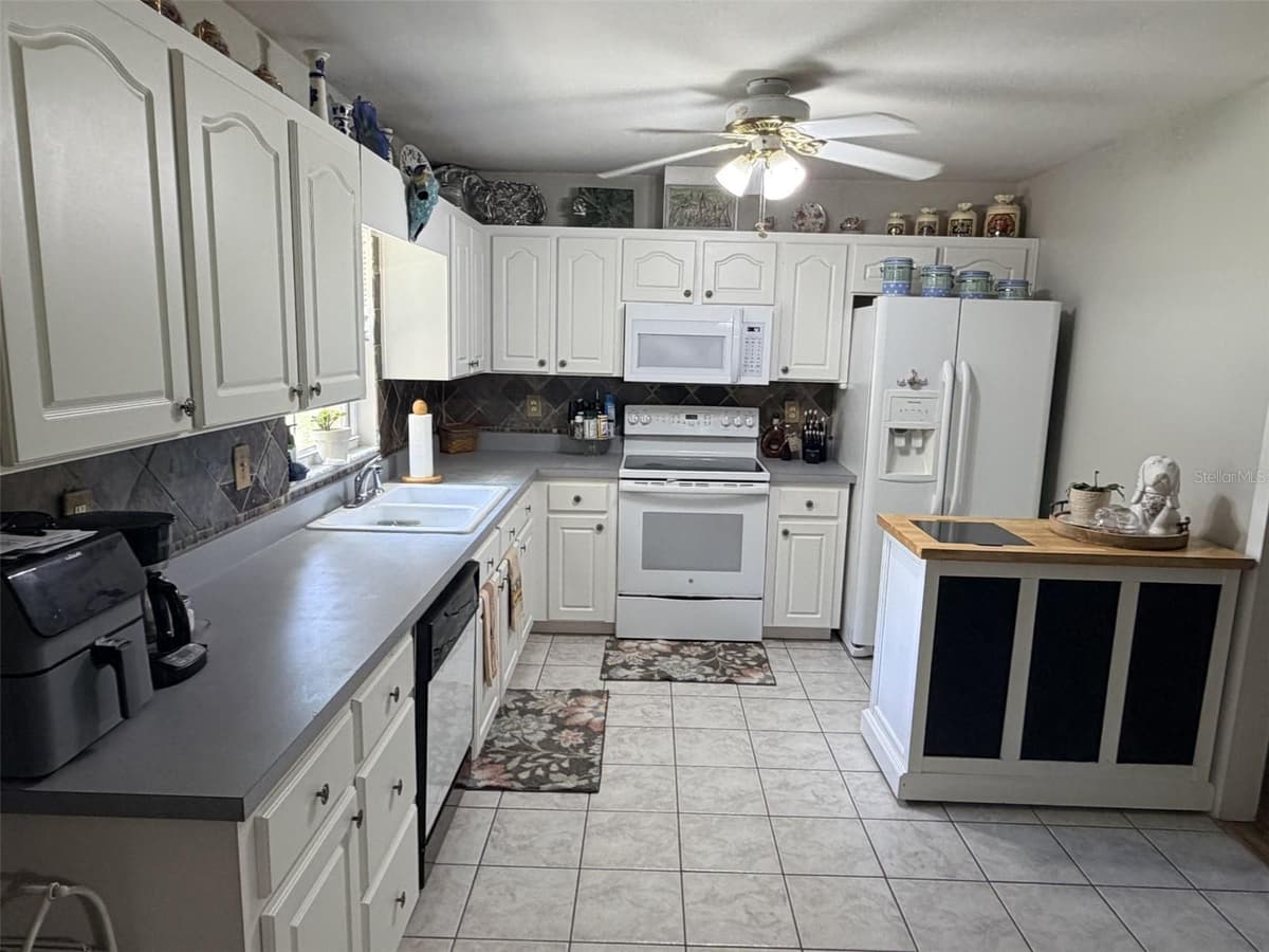 6051 81ST PLACE — photo 8 of 21