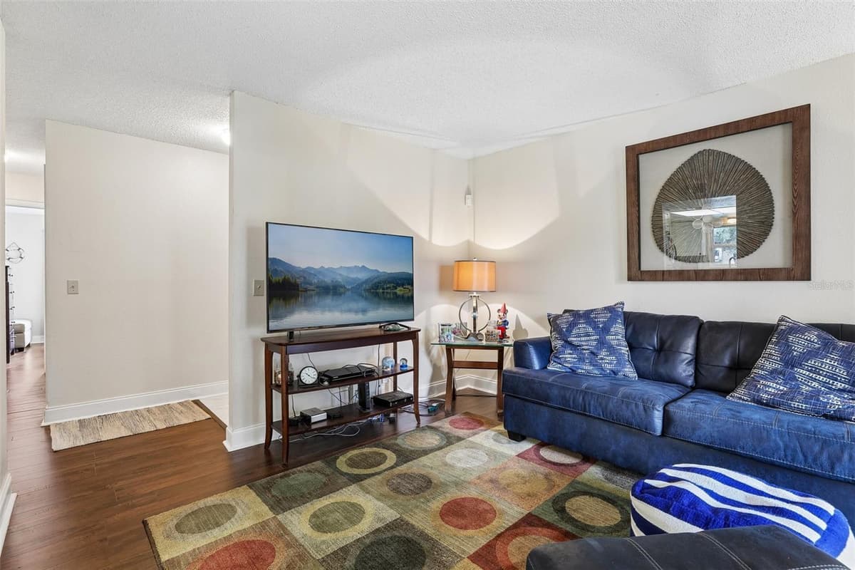9902 TURF WAY — photo 4 of 21