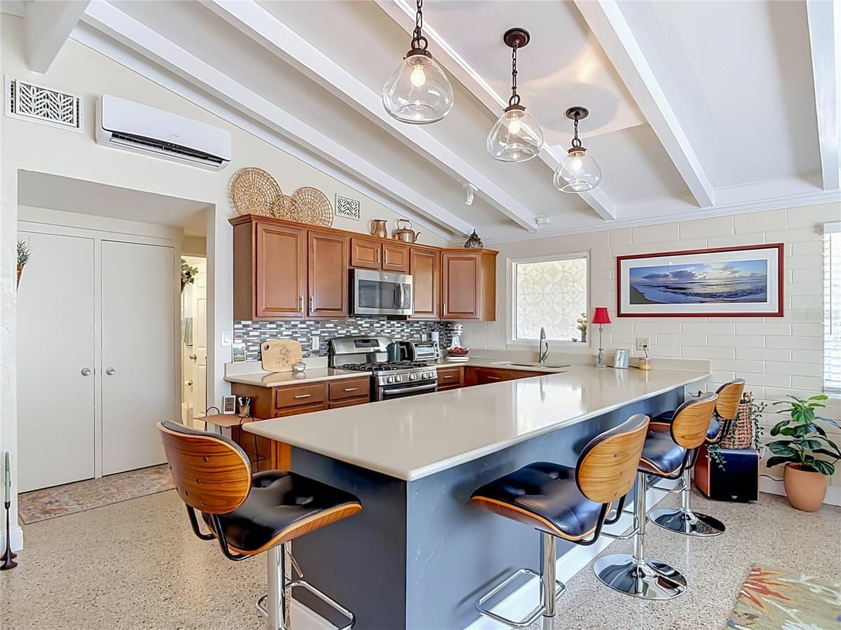 906 FERNALD STREET — photo 12 of 38
