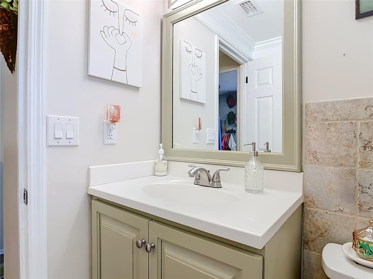 906 FERNALD STREET — photo 35 of 38