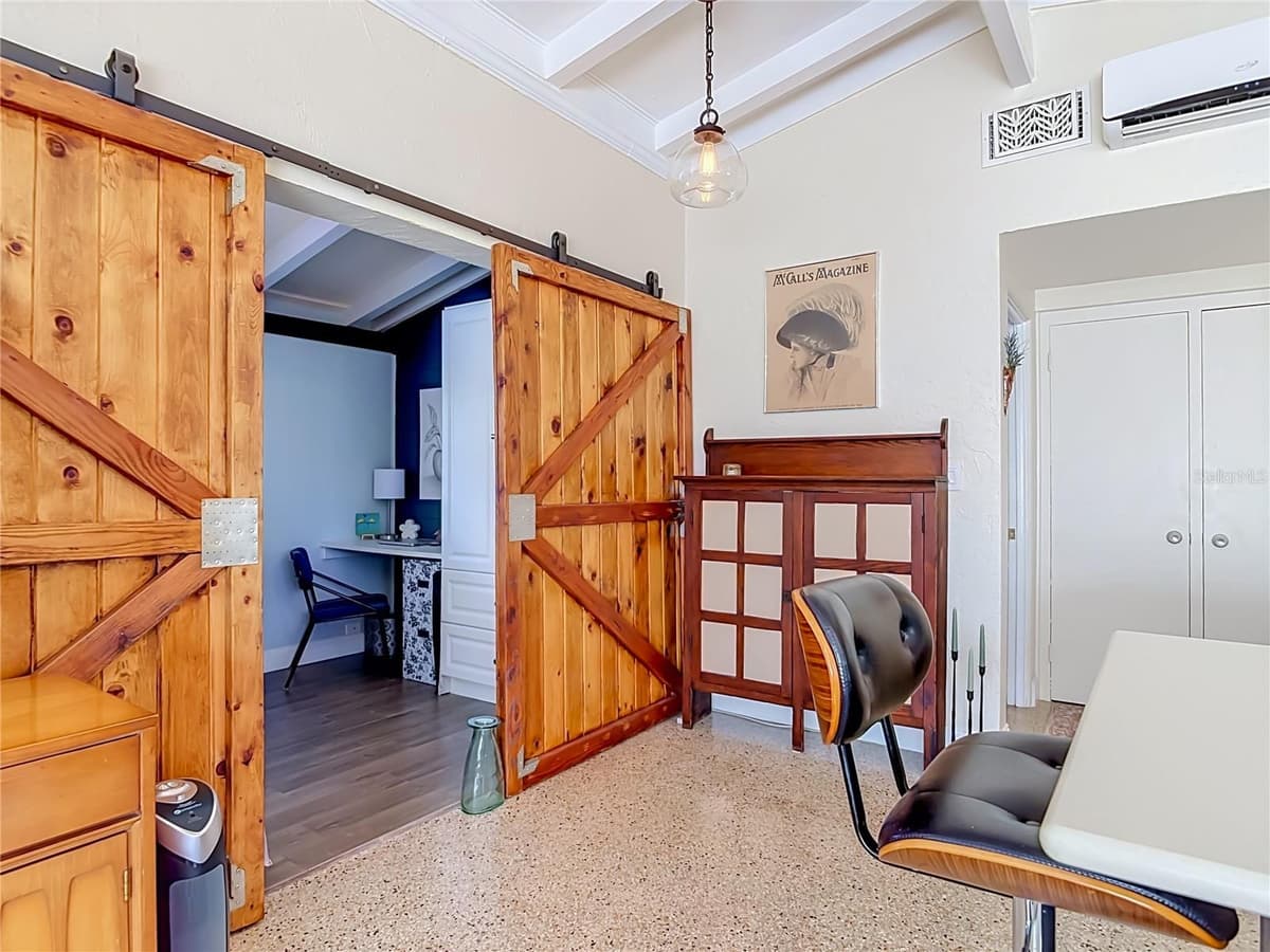 906 FERNALD STREET — photo 13 of 38