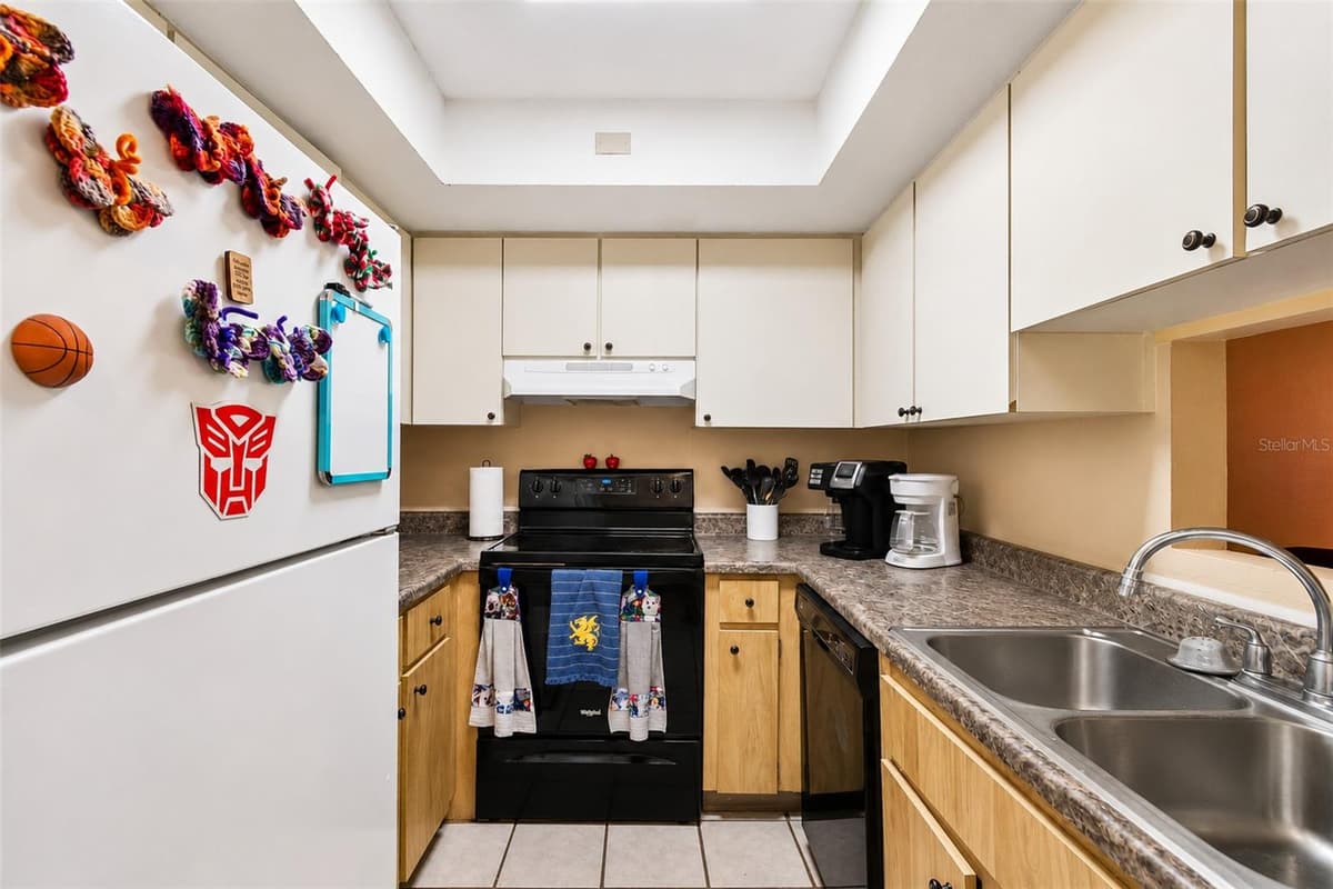 3132 BLOOMINGDALE VILLAS COURT — photo 10 of 90