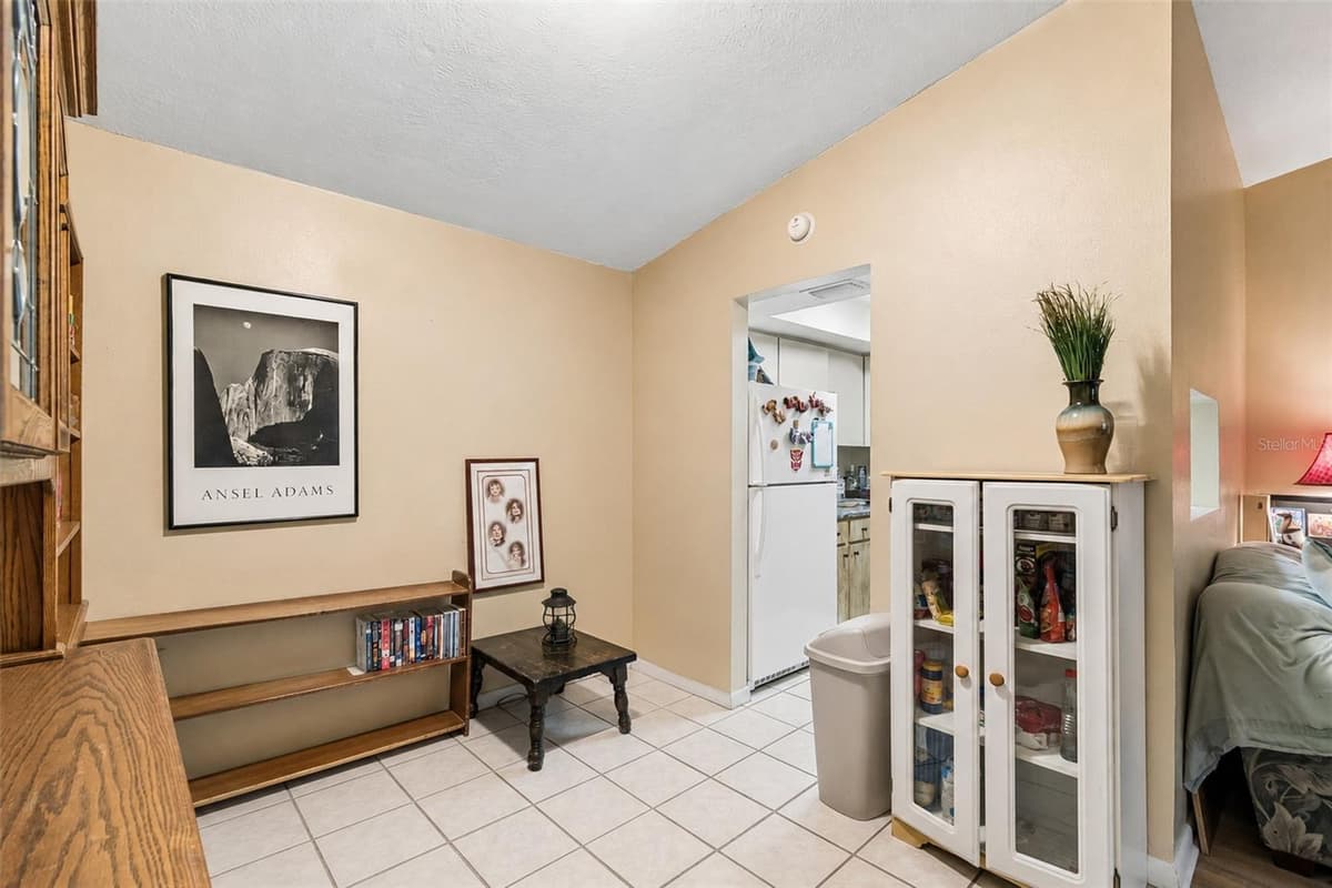 3132 BLOOMINGDALE VILLAS COURT — photo 9 of 90