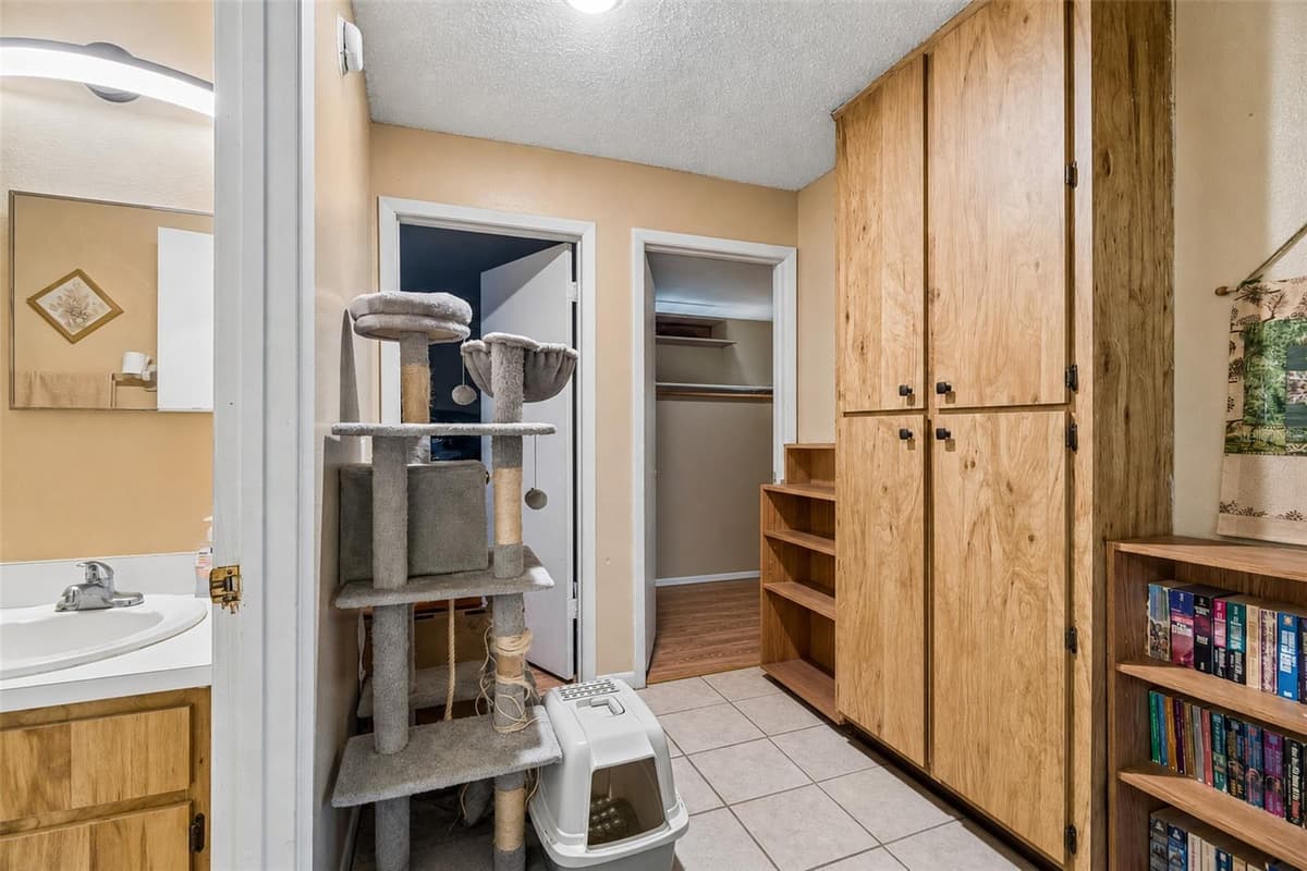 3132 BLOOMINGDALE VILLAS COURT — photo 17 of 90