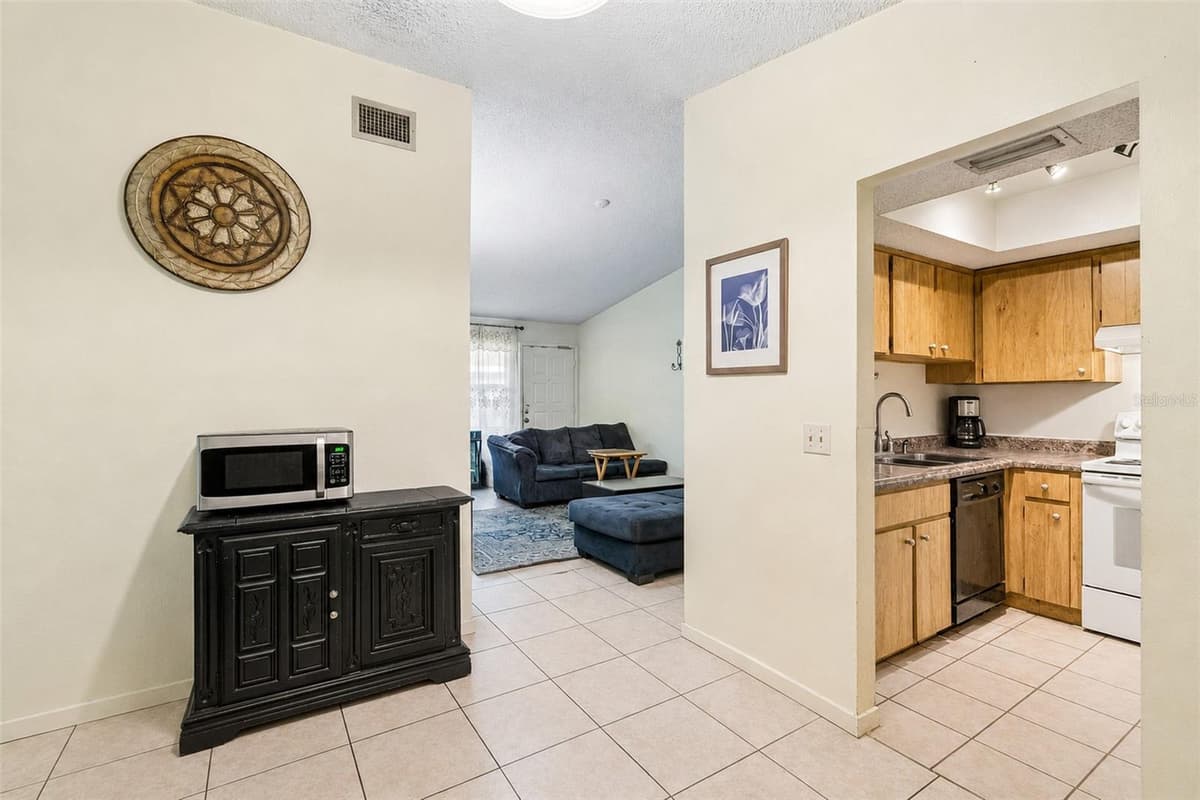 3132 BLOOMINGDALE VILLAS COURT — photo 43 of 90