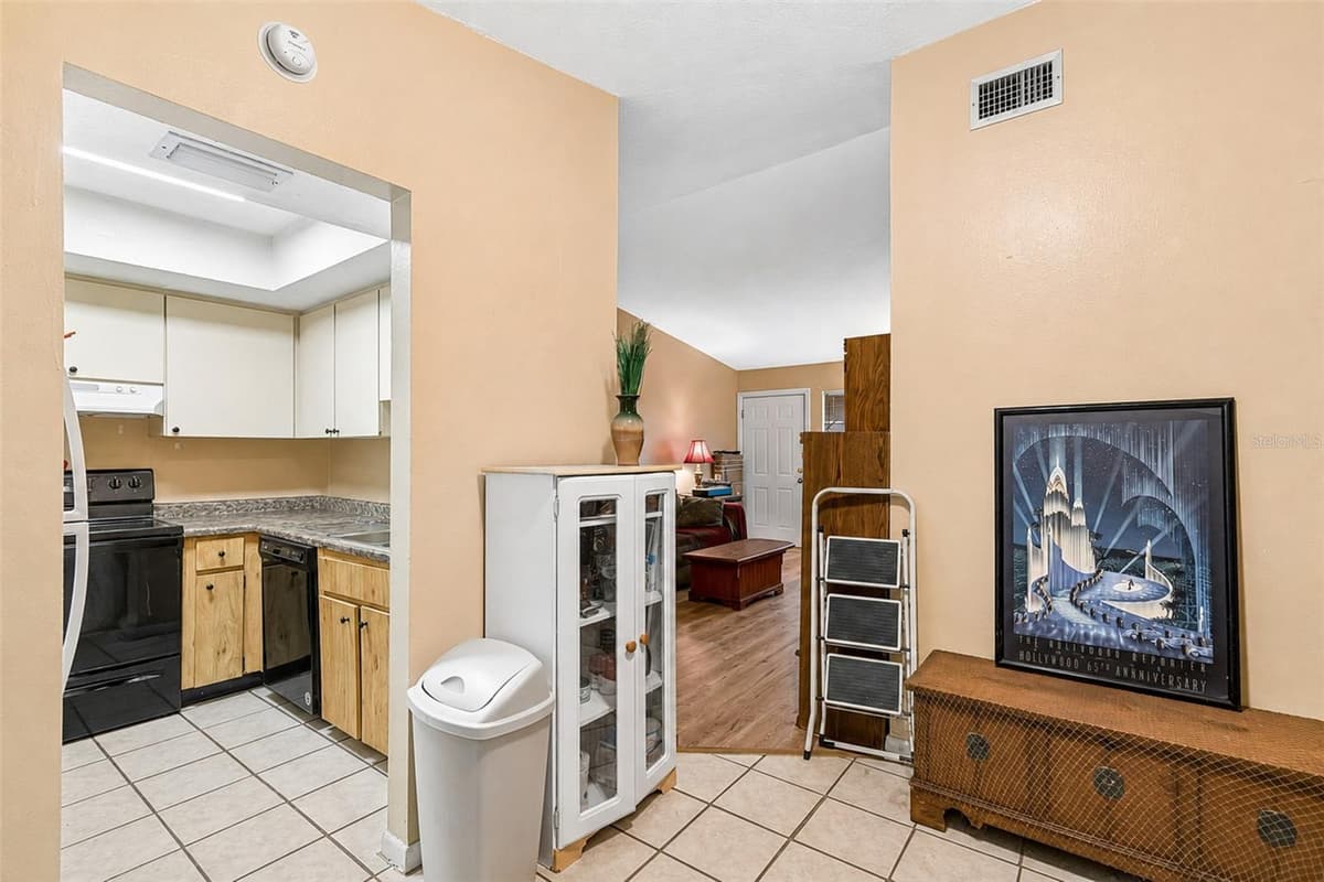3132 BLOOMINGDALE VILLAS COURT — photo 14 of 90