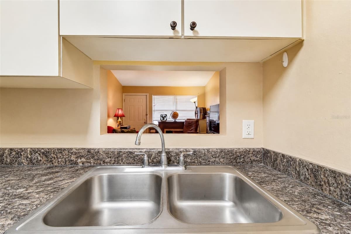 3132 BLOOMINGDALE VILLAS COURT — photo 11 of 90