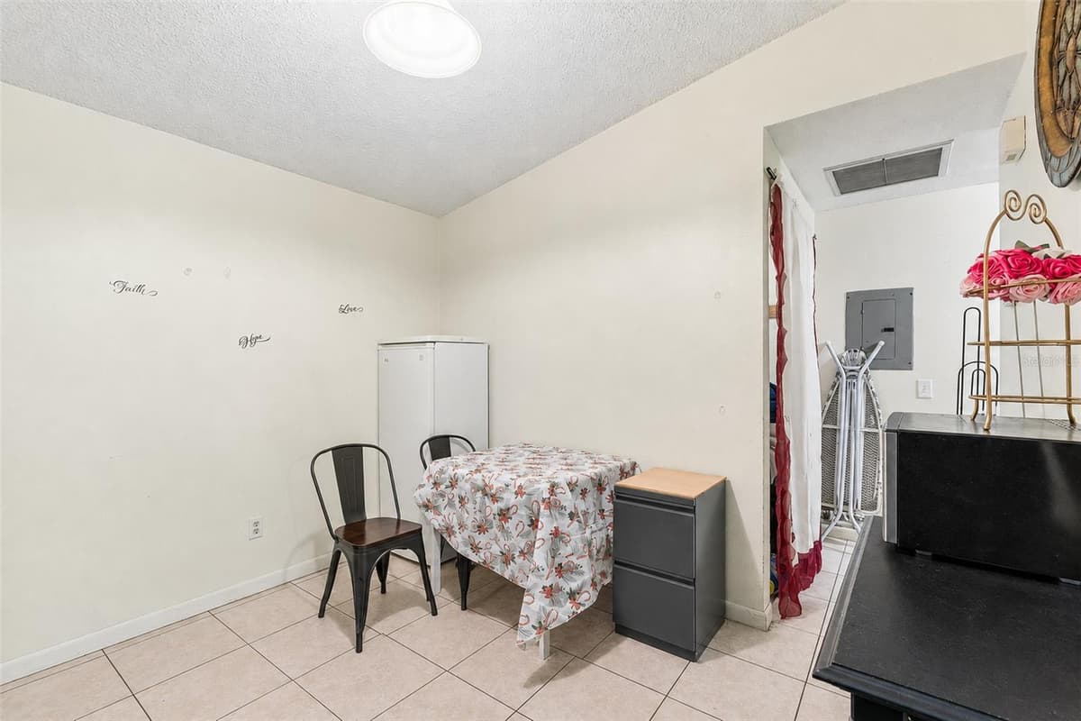 3132 BLOOMINGDALE VILLAS COURT — photo 46 of 90