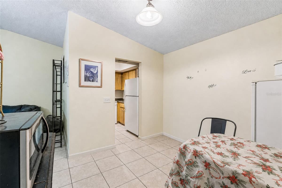3132 BLOOMINGDALE VILLAS COURT — photo 45 of 90