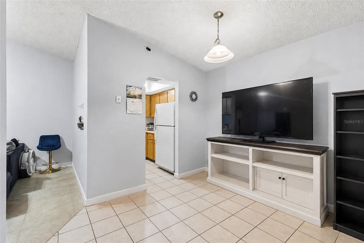 3132 BLOOMINGDALE VILLAS COURT — photo 29 of 90