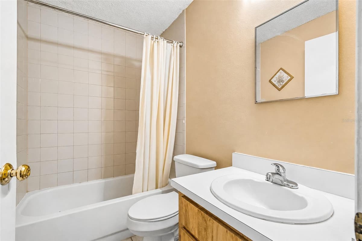 3132 BLOOMINGDALE VILLAS COURT — photo 18 of 90