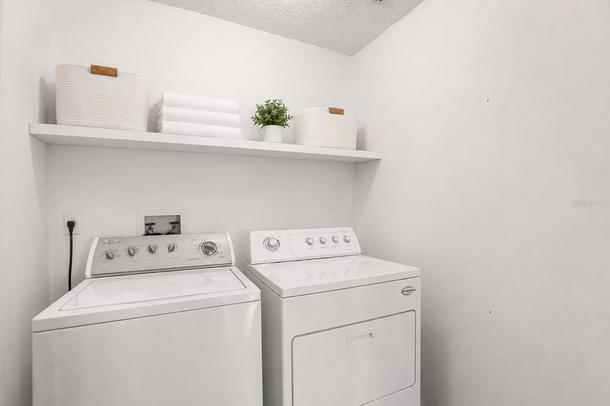 223 HERON STREET — photo 33 of 40