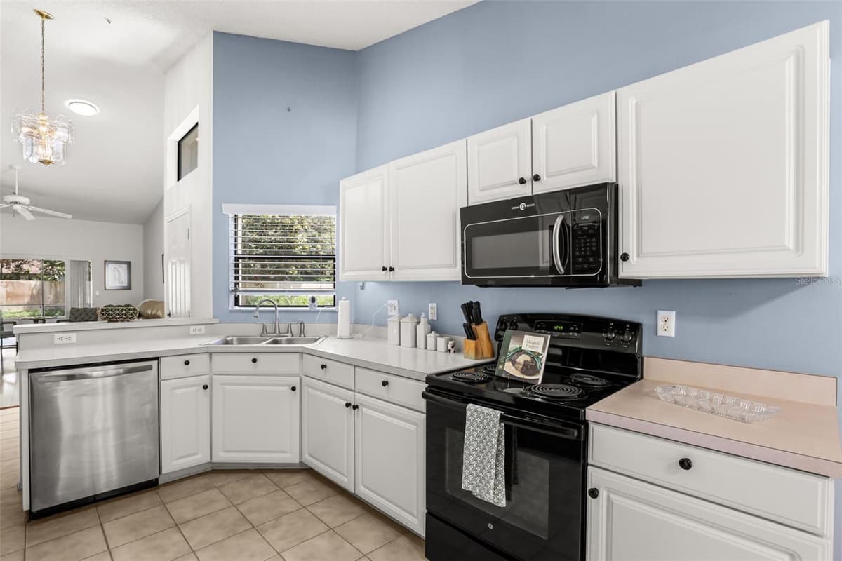 223 HERON STREET — photo 13 of 40