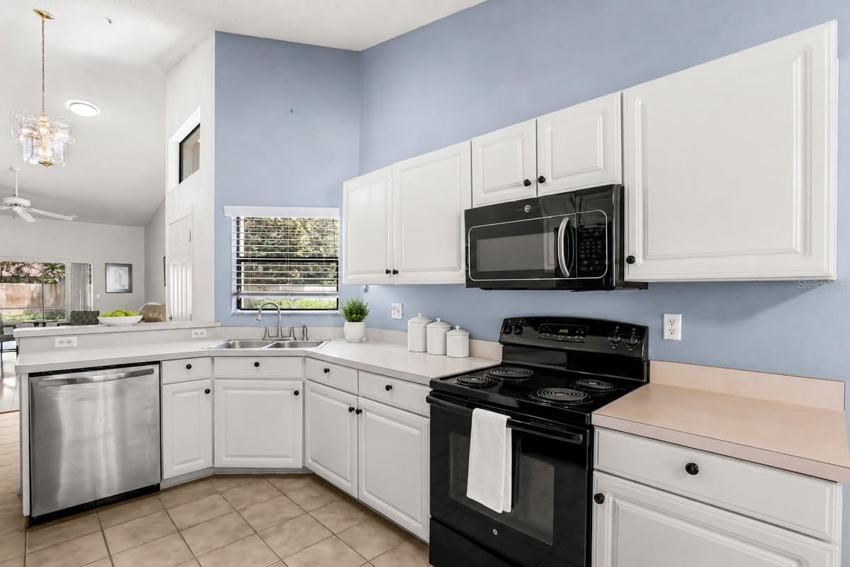 223 HERON STREET — photo 12 of 40