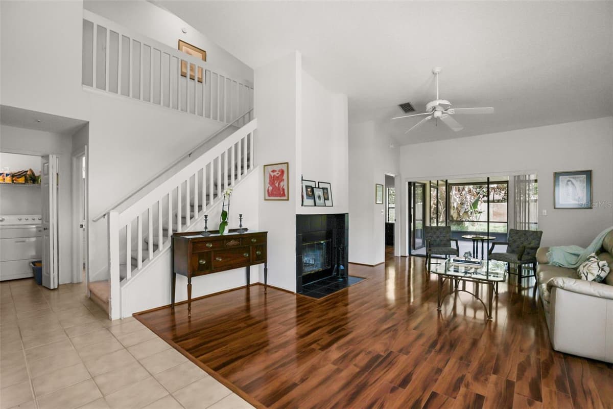 223 HERON STREET — photo 5 of 40