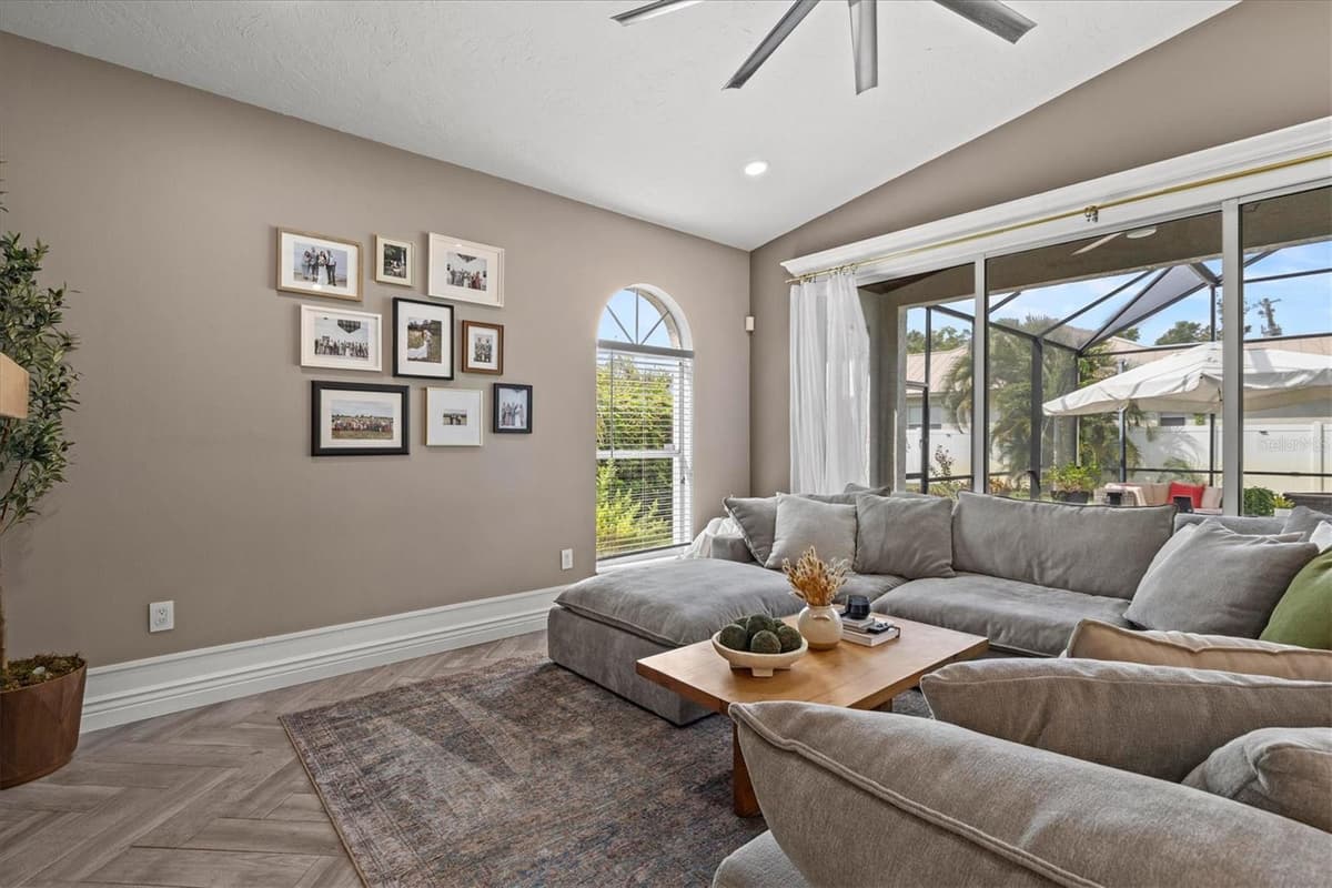 1059 TRUMAN STREET — photo 15 of 61