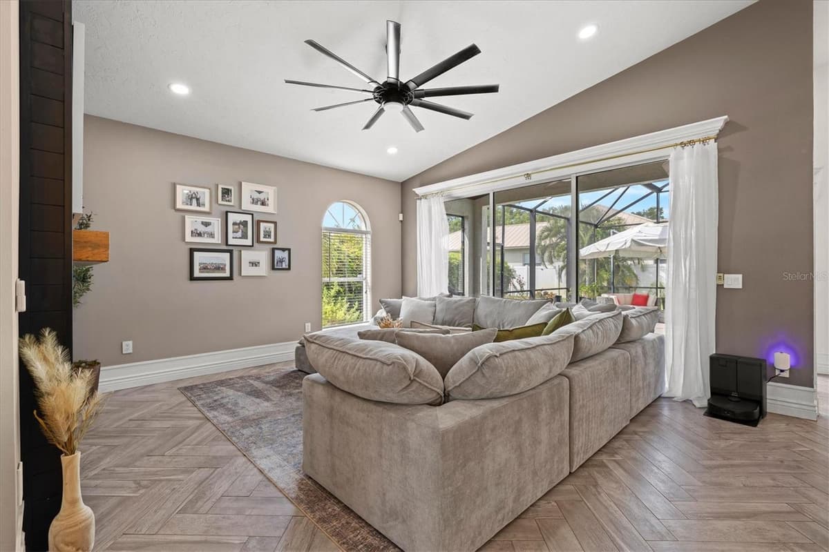 1059 TRUMAN STREET — photo 14 of 61