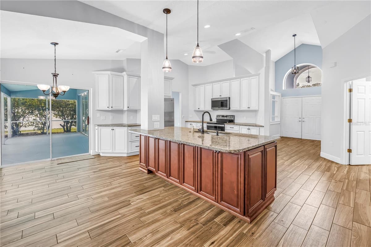 18812 BASCOMB LANE — photo 5 of 39