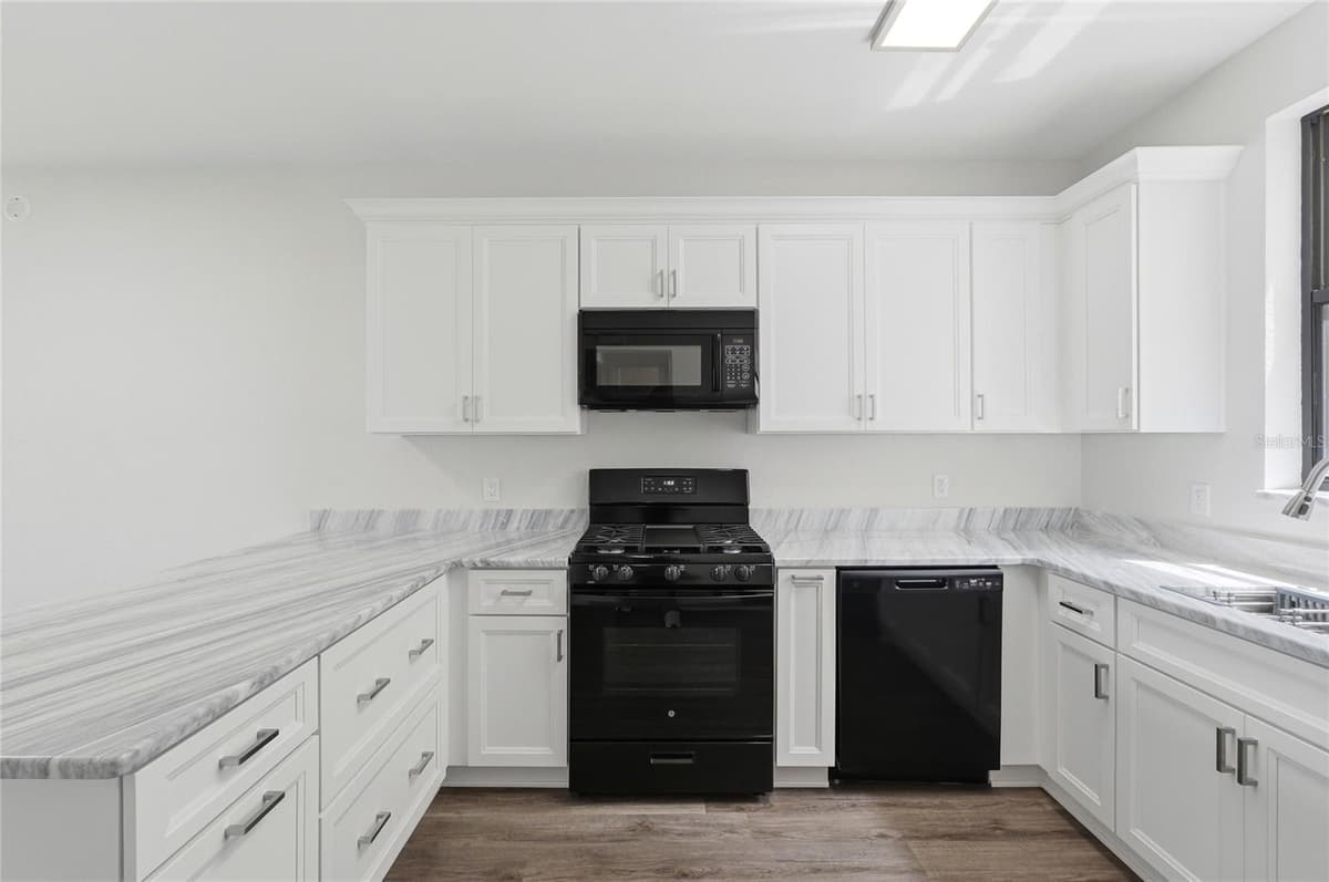 503 SWEET BAY CIRCLE — photo 11 of 53
