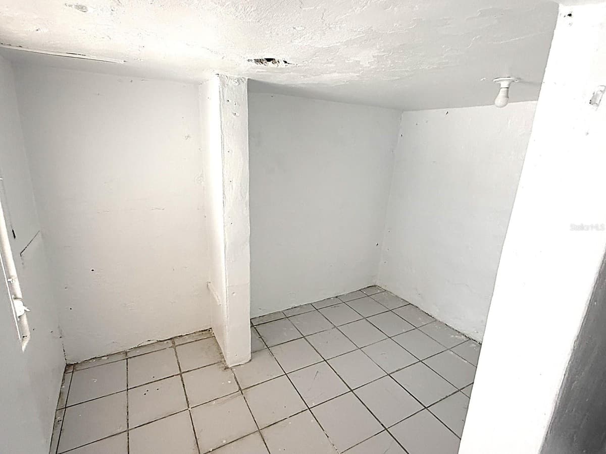 1006 JOSE GANDARA — photo 13 of 17